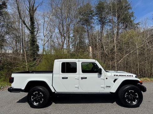 Used 2025 Jeep Gladiator Rubicon w/ Safety Group image 5