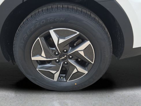Used 2022 Kia Sorento S FWD image 29