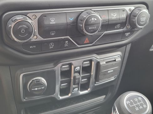 Used 2022 Jeep Wrangler Unlimited Sport AWD/4WD image 17