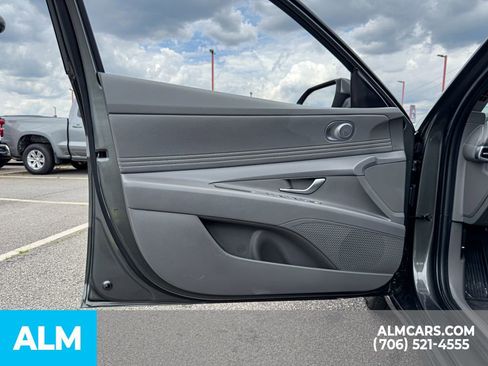 Used 2025 Hyundai Elantra SEL FWD image 9