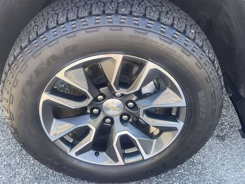 Used 2024 Chevrolet Silverado 1500 LT AWD/4WD image 11