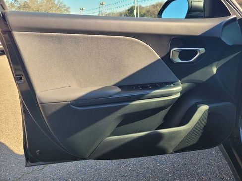 Used 2025 Kia K4 EX image 16