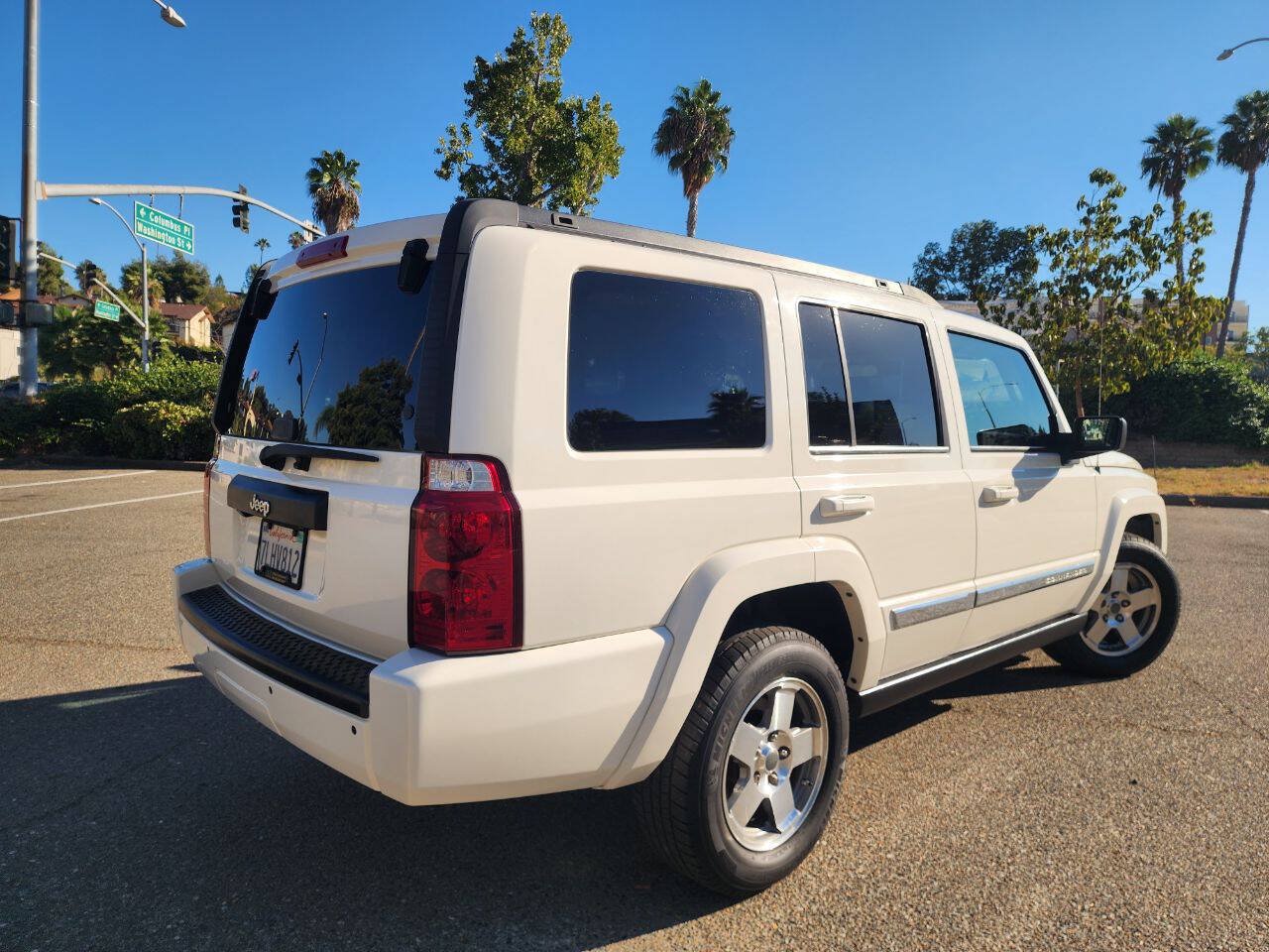 Used 2010 Jeep Commander Sport w/ Sun/Sound Group RWD image 5