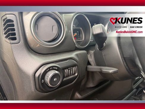 Used 2021 Jeep Wrangler Unlimited Sahara w/ Uconnect 4C Nav & Sound Group AWD/4WD image 8