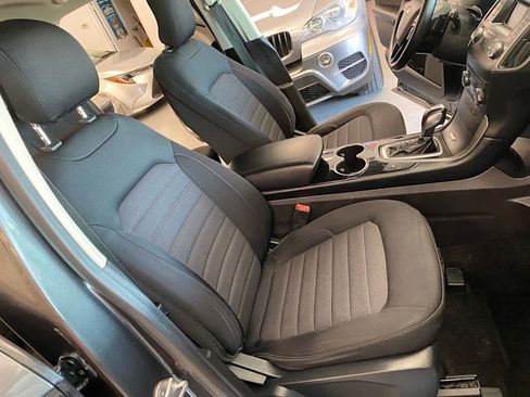 Used 2016 Ford Edge SE image 23