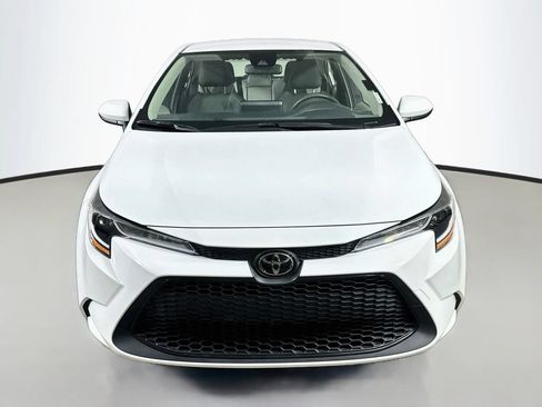 Used 2022 Toyota Corolla LE FWD image 2