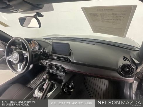 Used 2018 MAZDA MX-5 Miata Club RWD image 22