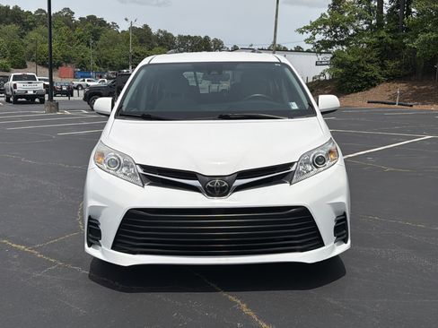 Used 2018 Toyota Sienna LE FWD image 3