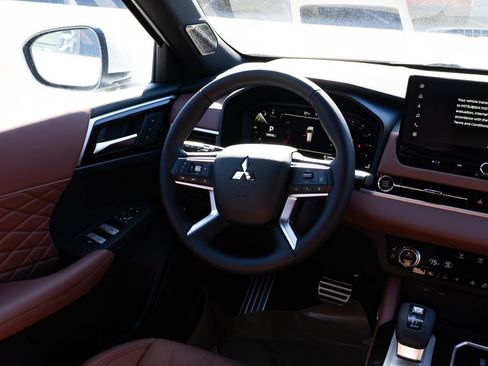 New 2026 Mitsubishi Outlander SEL image 9