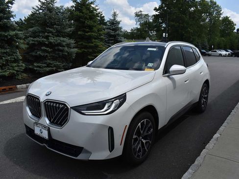 Used 2026 BMW X3 xDrive30i w/ Premium Package AWD/4WD image 3