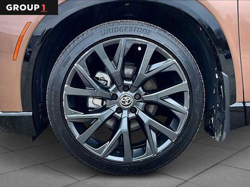 Certified 2025 Toyota Crown Signia w/ Advanced Technology Package AWD/4WD image 11