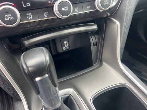 Used 2018 Honda Accord Sport image 32
