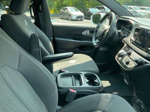 Used 2019 Chrysler Pacifica Touring Plus w/ Advanced Safetytec Group FWD image 6