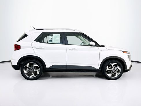 Used 2025 Hyundai Venue SEL FWD image 10