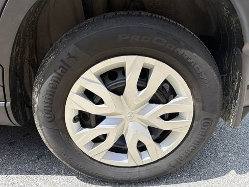 Used 2024 Toyota Corolla Cross L AWD/4WD image 11