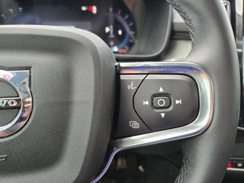 Used 2024 Volvo XC40 B5 Plus AWD/4WD image 30