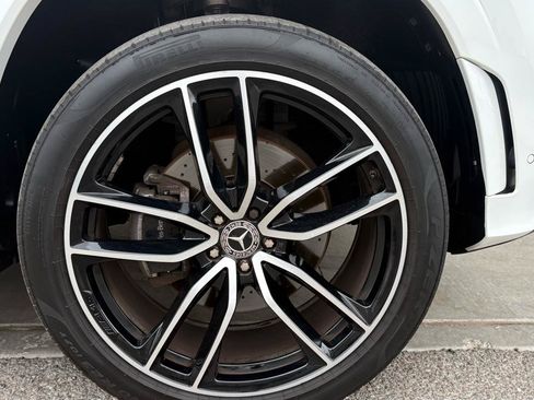 Used 2022 Mercedes-Benz GLS 450 4MATIC image 2