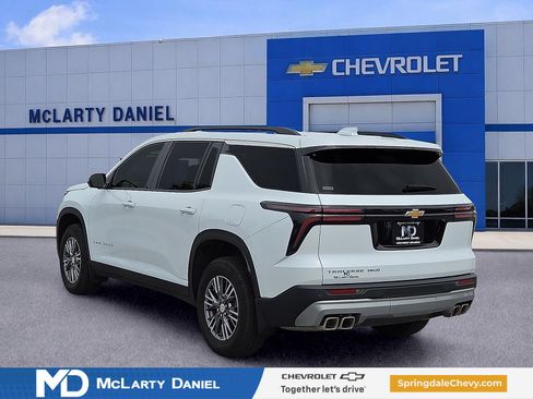 Used 2026 Chevrolet Traverse LT w/ Driver Confidence Package AWD/4WD image 4