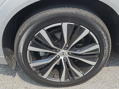 Used 2024 Volvo XC60 B5 Plus w/ Protection Package Premier AWD/4WD image 4