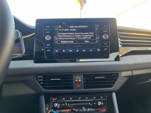 Used 2025 Volkswagen Jetta SE image 21