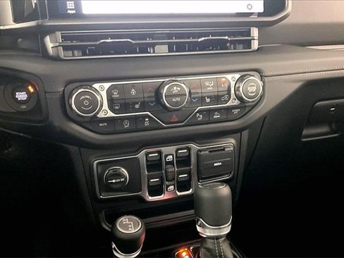 New 2026 Jeep Gladiator Sport image 7