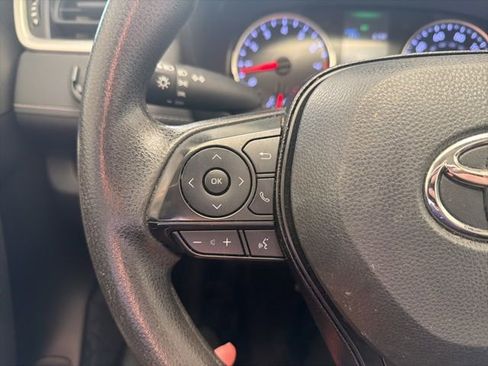 Used 2021 Toyota RAV4 LE image 18