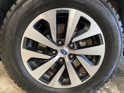 Used 2020 Subaru Outback Premium image 5