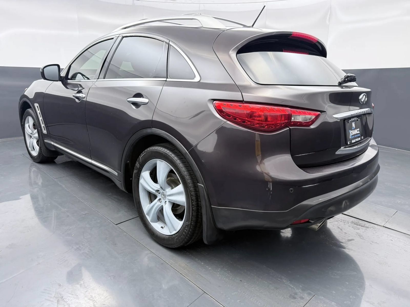 Used 2010 INFINITI FX35 AWD w/ Navigation Pkg image 5