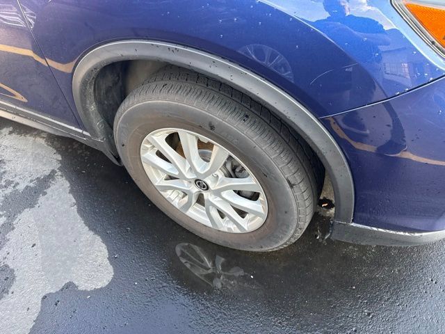 Used 2019 Nissan Rogue S w/ Special Edition Package AWD/4WD image 4