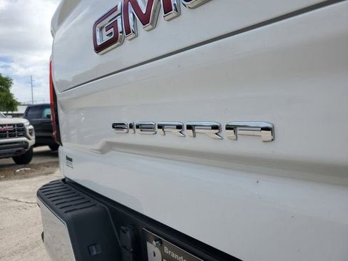 New 2026 GMC Sierra 1500 SLT image 8