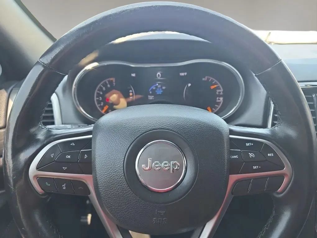 Used 2019 Jeep Grand Cherokee Altitude AWD/4WD image 18