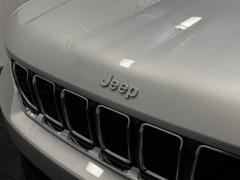 Used 2024 Jeep Grand Cherokee Laredo X w/ Trailer Tow Package AWD/4WD image 8