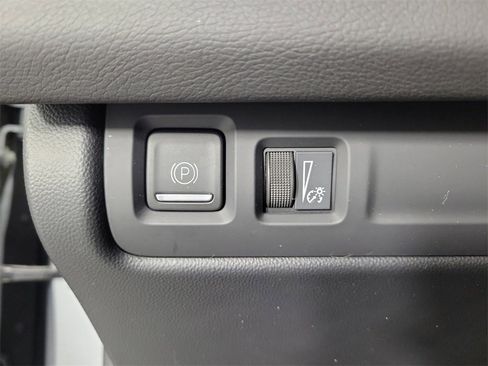 Certified 2025 Cadillac XT4 Premium Luxury image 29