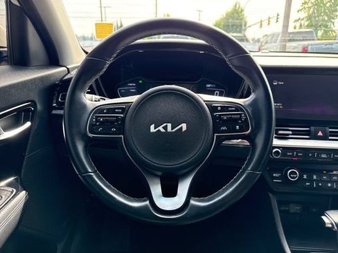 Used 2022 Kia Niro Touring Special Edition FWD image 18