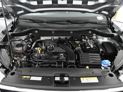 Used 2023 Volkswagen Taos SE w/ Panoramic Sunroof Package FWD image 27