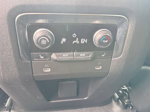 Used 2022 Chevrolet Tahoe Z71 w/ Luxury Package AWD/4WD image 34