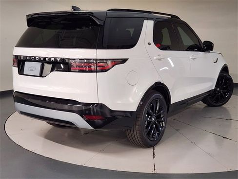 New 2026 Land Rover Discovery Limited Edition image 2