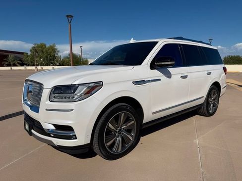 Used 2018 Lincoln Navigator Reserve w/ Technology Package AWD/4WD image 3