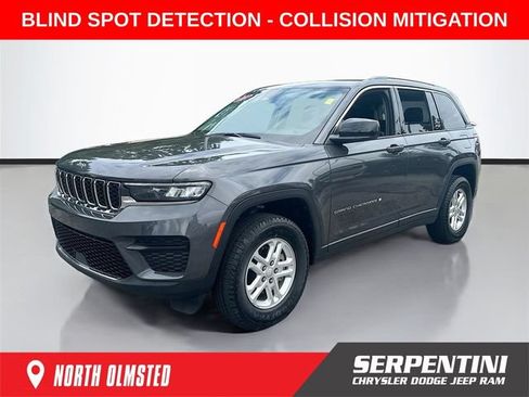 Used 2023 Jeep Grand Cherokee Laredo AWD/4WD image 1