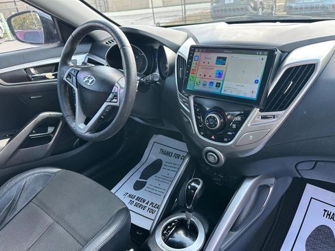 Used 2012 Hyundai Veloster w/ Style Pkg image 4