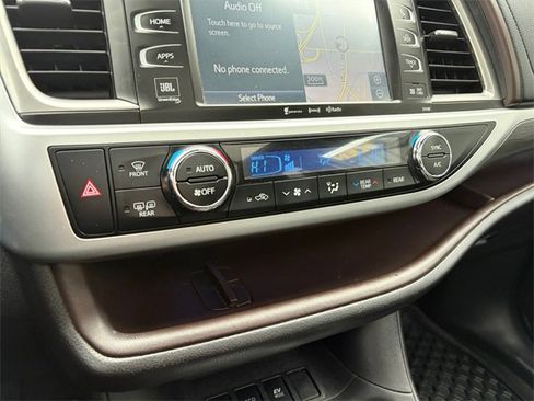 Used 2018 Toyota Highlander Limited image 16
