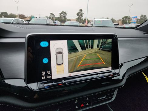 New 2026 Volkswagen Atlas Cross Sport SE image 18