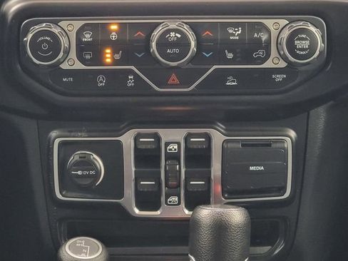 Certified 2021 Jeep Wrangler Unlimited Sahara image 26