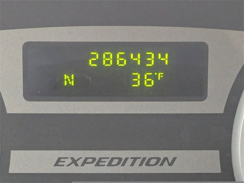 Used 2005 Ford Expedition XLS image 29