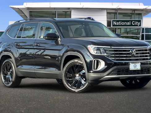 New 2026 Volkswagen Atlas SE image 2