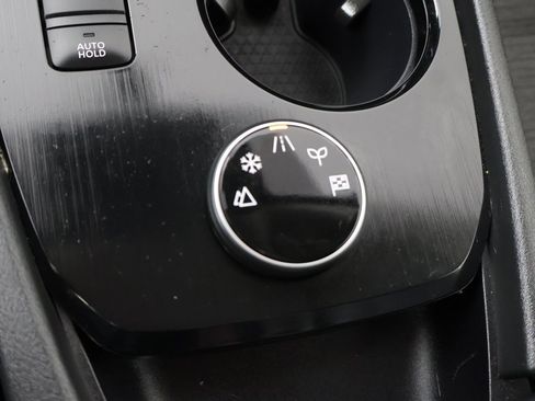 Used 2023 Nissan Rogue SV image 41