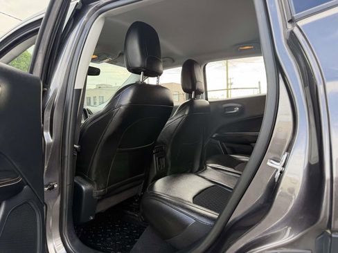 Used 2019 Jeep Compass Latitude AWD/4WD image 17