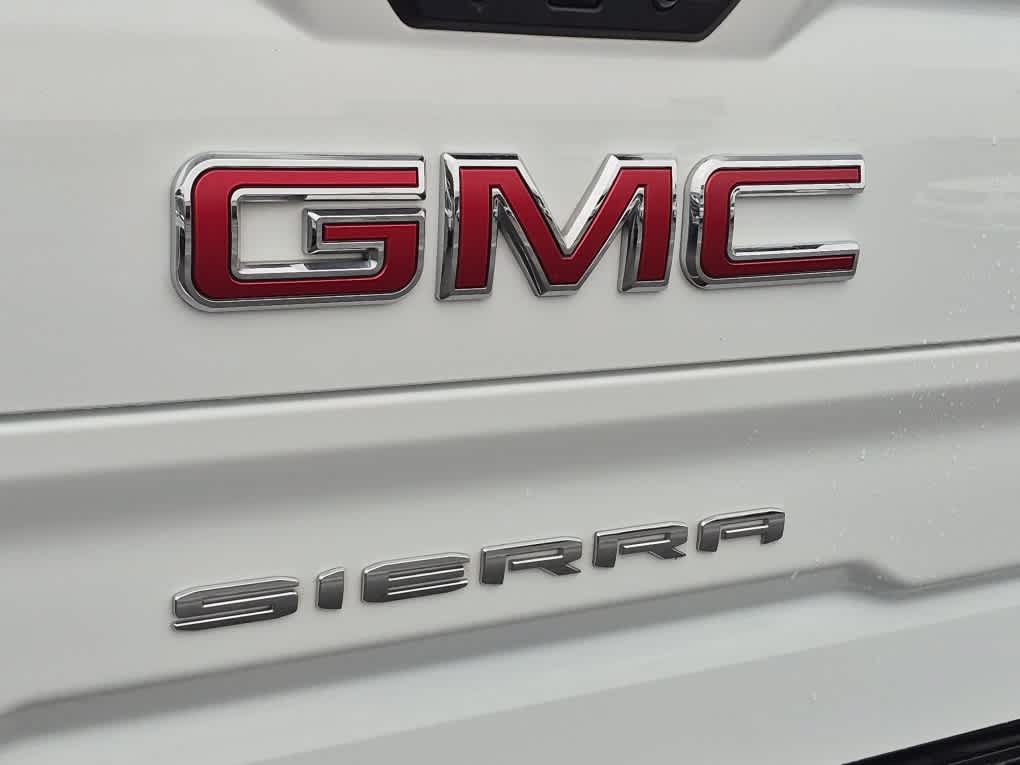 Used 2023 GMC Sierra 1500 AT4 w/ Technology Package AWD/4WD image 28