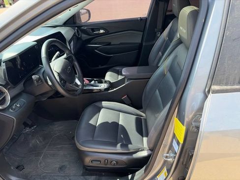Used 2024 Chevrolet Trax ACTIV w/ Sunroof Package FWD image 6