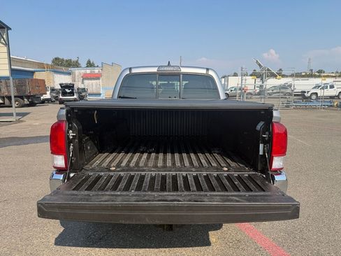 Used 2017 Toyota Tacoma SR5 w/ Tow Package AWD/4WD image 22